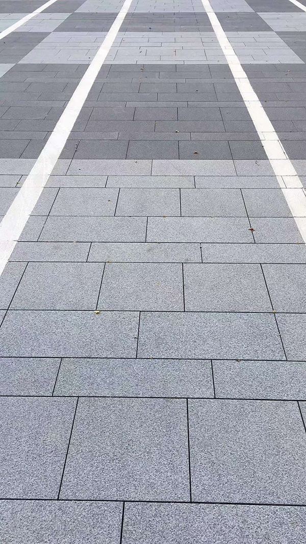 仿花岗岩石砖的种类以及铺设时需要注意的事项